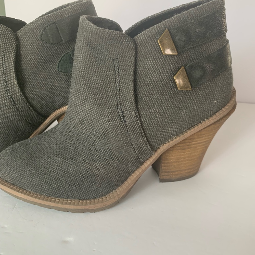 Kenneth Cole Reaction Women’s 7.5 Heeled Ankle Boots Gray Stylish Casual Work